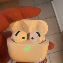 AirPods 4 