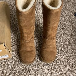 Women’s Uggs Size 4