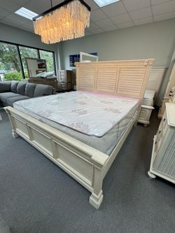 King bed frame (FREE 24H DELIVERY AND SETUP)