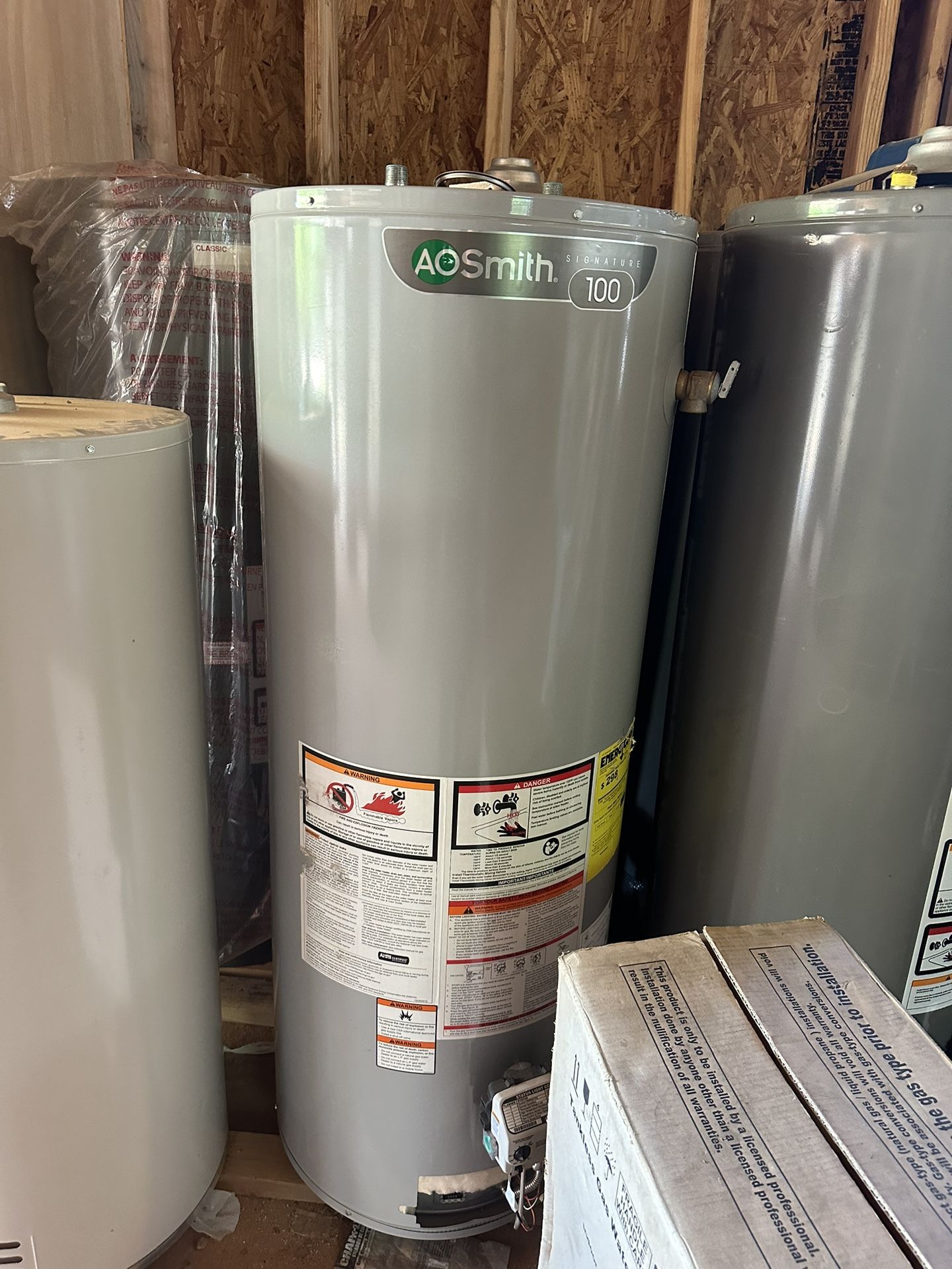 A.O. Smith Signature 100 50-Gallons Tall 6-year Warranty 40000-BTU Natural Gas Water Heater