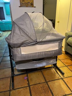 Baby Bassinet with Canopy and Mesh Storage