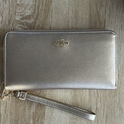 Coach   Long Zip Around Wallet