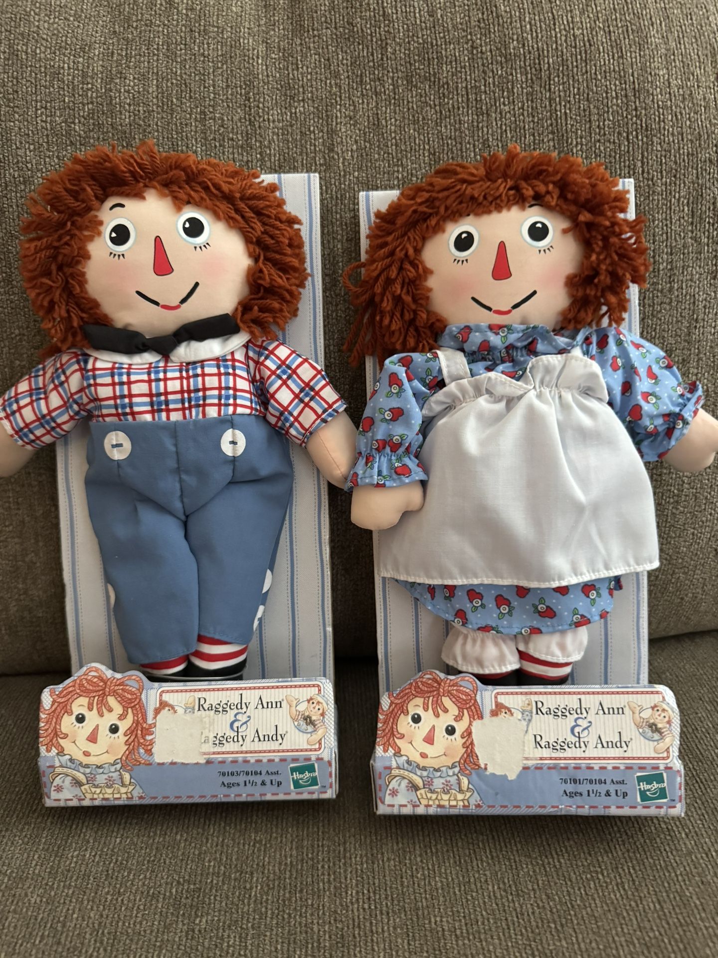 Raggedy Ann and Raggedy Andy dolls
