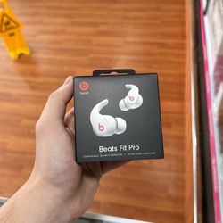 Beats Fit Pro - Noise Cancelling Wireless Earbuds - Apple & Android Compatible - Beats White Brand New 