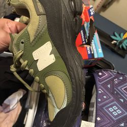 NB Dupes Woman Size 7 Men Size 5