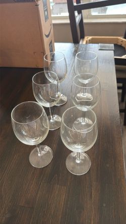 Set of 6 Clear Glass Wine Glasses