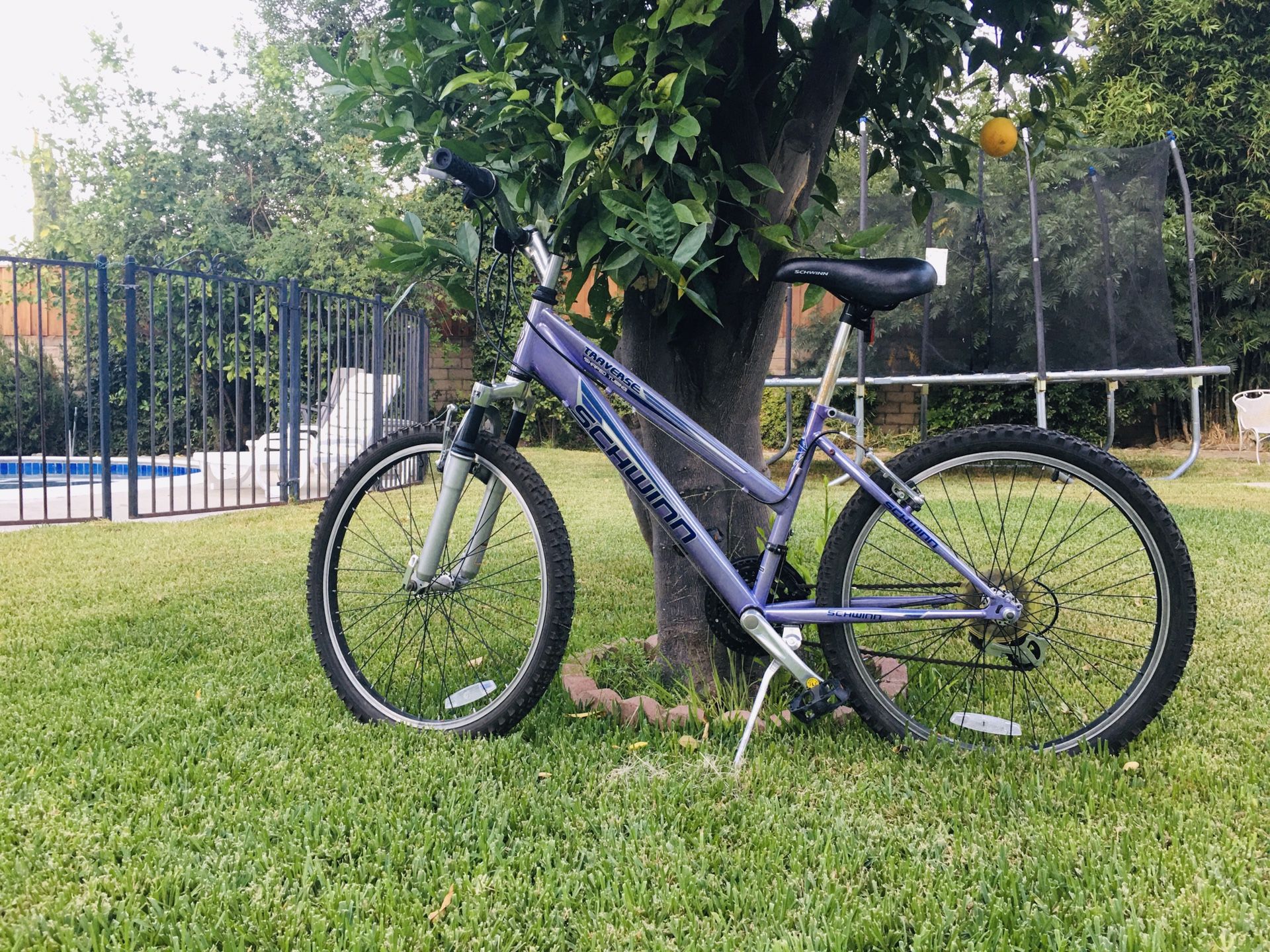 schwinn traverse shaped tubing bike