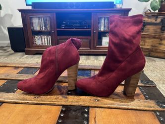 Women’s Burgundy Suede Booties Size 6