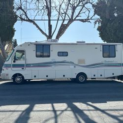 1995 Fleetwood Southwind 30' Motorhome