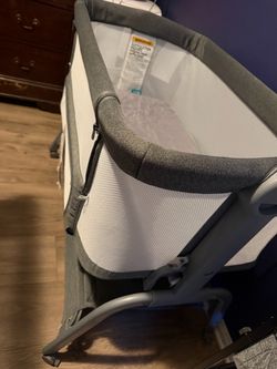 Baby bond bassinet plus bedsheets and waterproof mattress