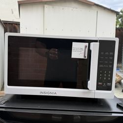 Insignia Microwave 