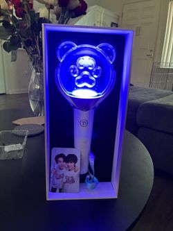 TeeTeePor Official Light Stick with Photocard