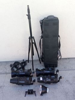 Calumet Travelite Strobe MonoLight Studio Flash Kit $350