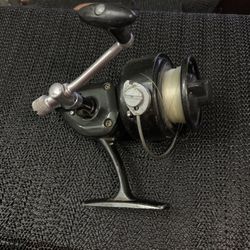 Vintage Shakespeare Ball Bearing 2210 Spinning Reel Japan Made for Sale in  Whittier, CA - OfferUp