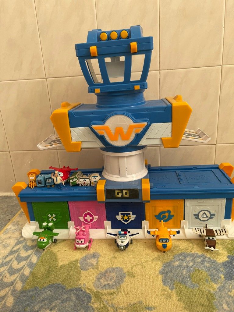 Super Wings Mission Team Airport