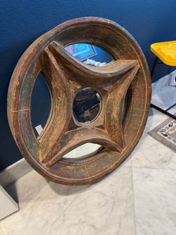 Round mirror