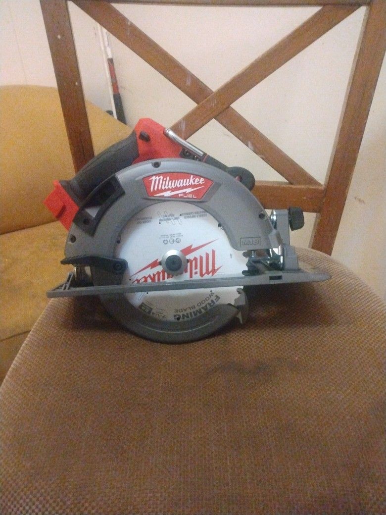 Milwaukee Circular Saw