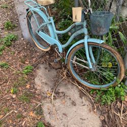 Huffy Nel Lusso Cruiser Bike, 26" Wheels, Adults Ages 13+ Years, Light Blue Needs Repair. Cleaning, New Chain, New Wheels