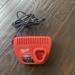 Milwaukee 12-Volt Lithium-Ion XC Battery Charger
