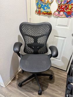 Herman miller Mirra 2 . Office Chair !!