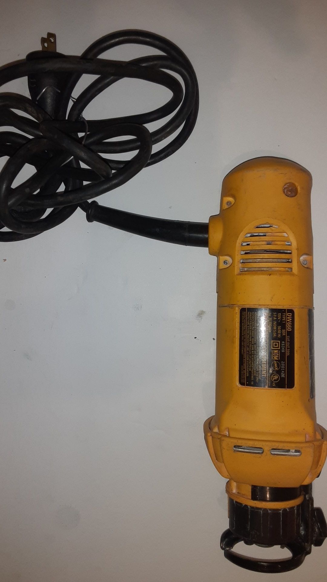 Dewalt cut tool