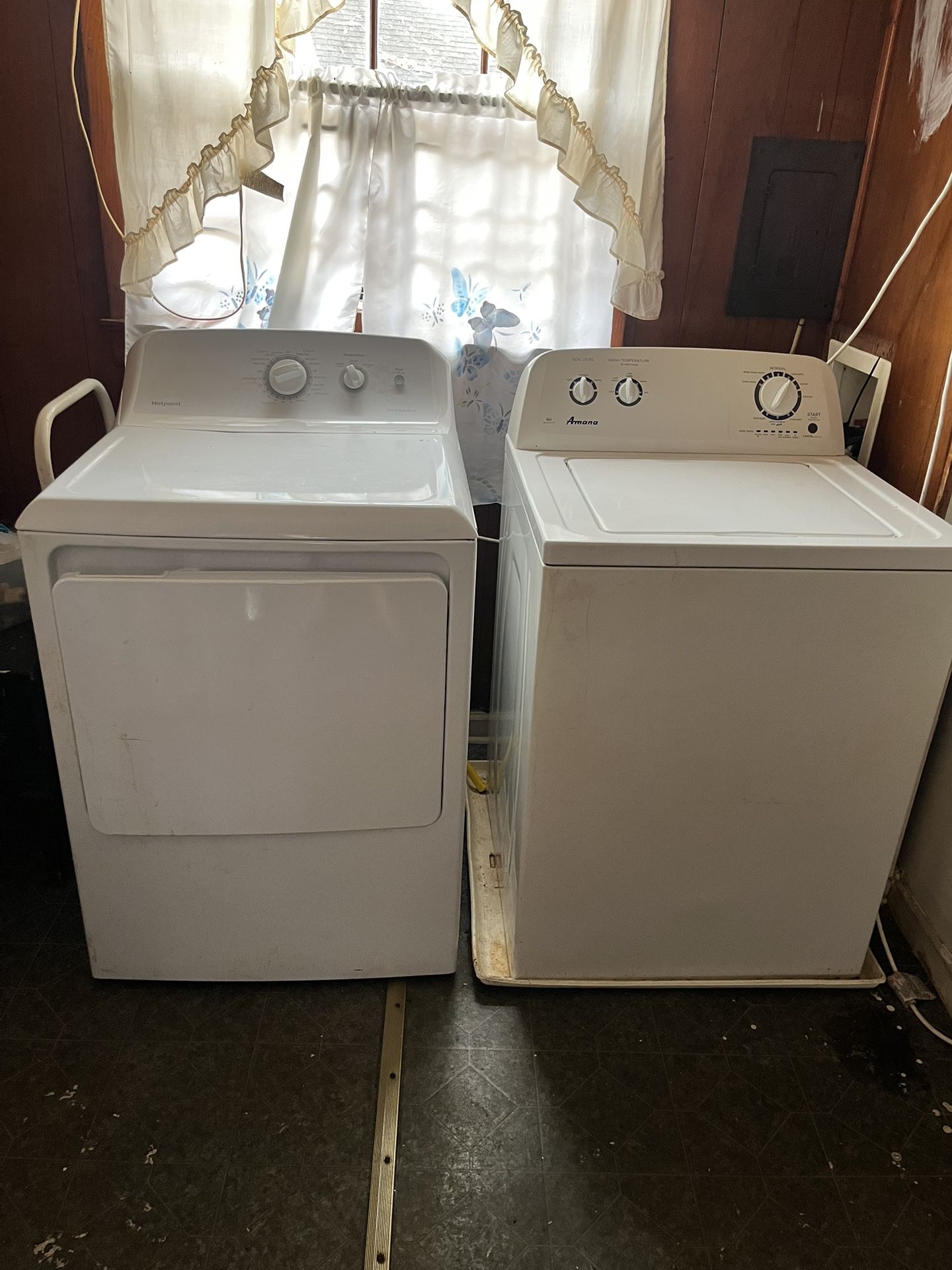 Amana Washer And Hot point Dryer 