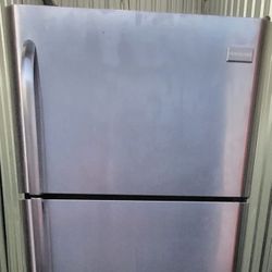 REFRIGERATOR  110V  FRIDGE  STAINLESS. WORKS GREAT 