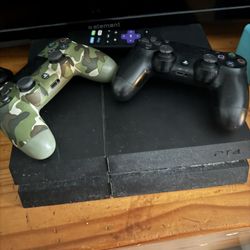 PS4 2 Controllers 