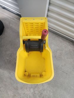 Commercial Mop bucket Rubbermaid