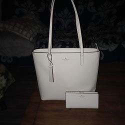 Kate Spade genuine Safiano leather tote & wallet. Like new condition. SMOKE FREE HOME. Pick in Frankfort 