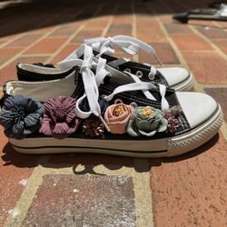 Low Top Converse Style Shoes Woman’s 8