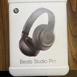 Beats Studio Pro - Dee Brown 