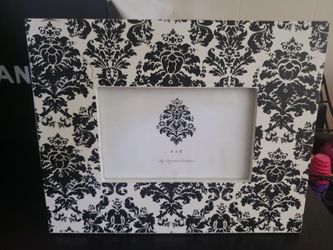 damask picture frame