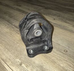 Rear Engine Motor Mount 02-06 for Honda CR-V 2.4L, 03-11 Element 2.4L for Auto.
