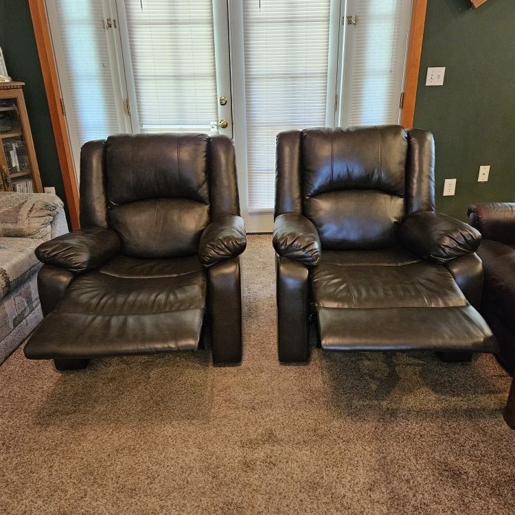 Pair of Leather  Recliners, New $700 Obo