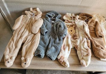 Baby chair and clothing for Boy - 3- to 6-month-old,about 95-100pc/Cash Only/please Read Instructions