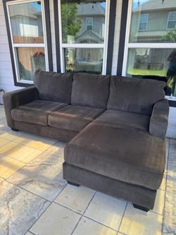 Gray Sectional Sofa with Chaise – Clean & Comfortable