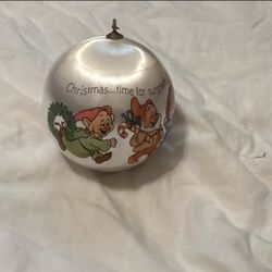 1982 Disney Seven Dwarfs Hallmark Keepsake Ornament