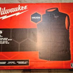 Milwaukee Men's 2XL M12 12V Lithium-Ion Cordless AXIS Black Heated Vest Kit M300B-212X