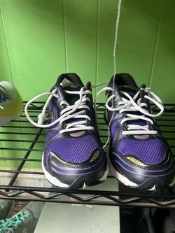 10.5 never worn