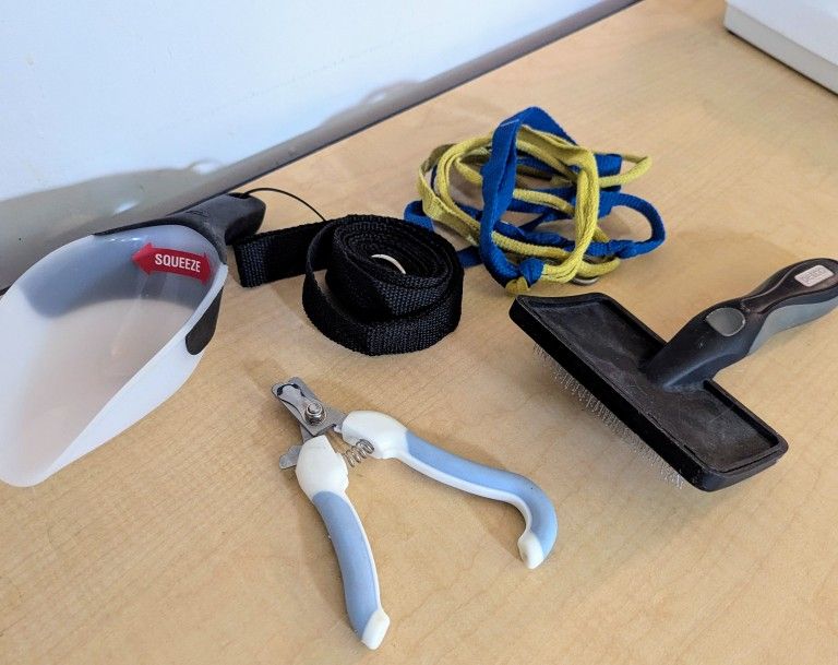 Pet Supplies: Food Scoop, Nail Clipper, Brush And 3 Leashes