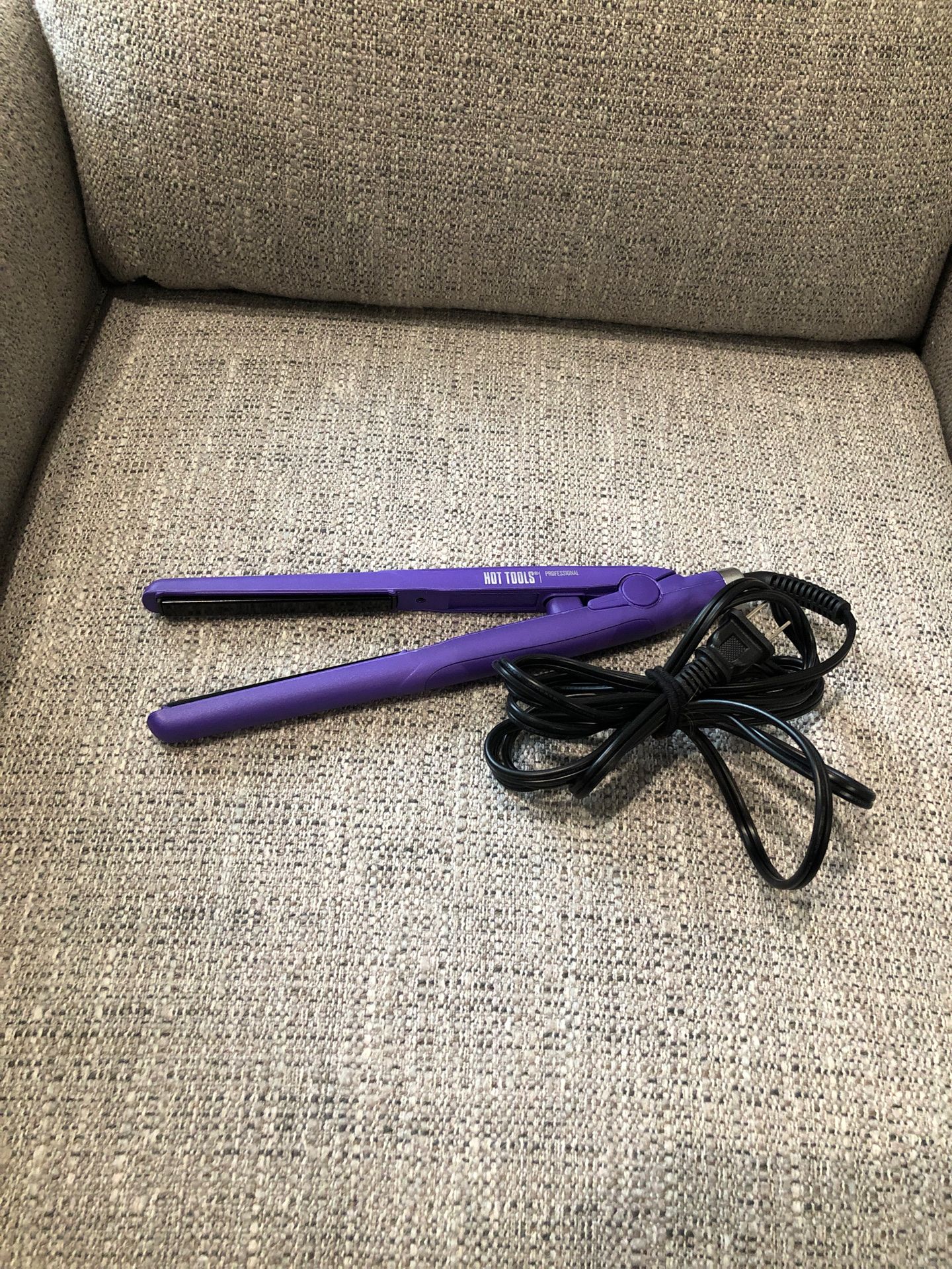 Hot Tools hair straightener for bangs- never used