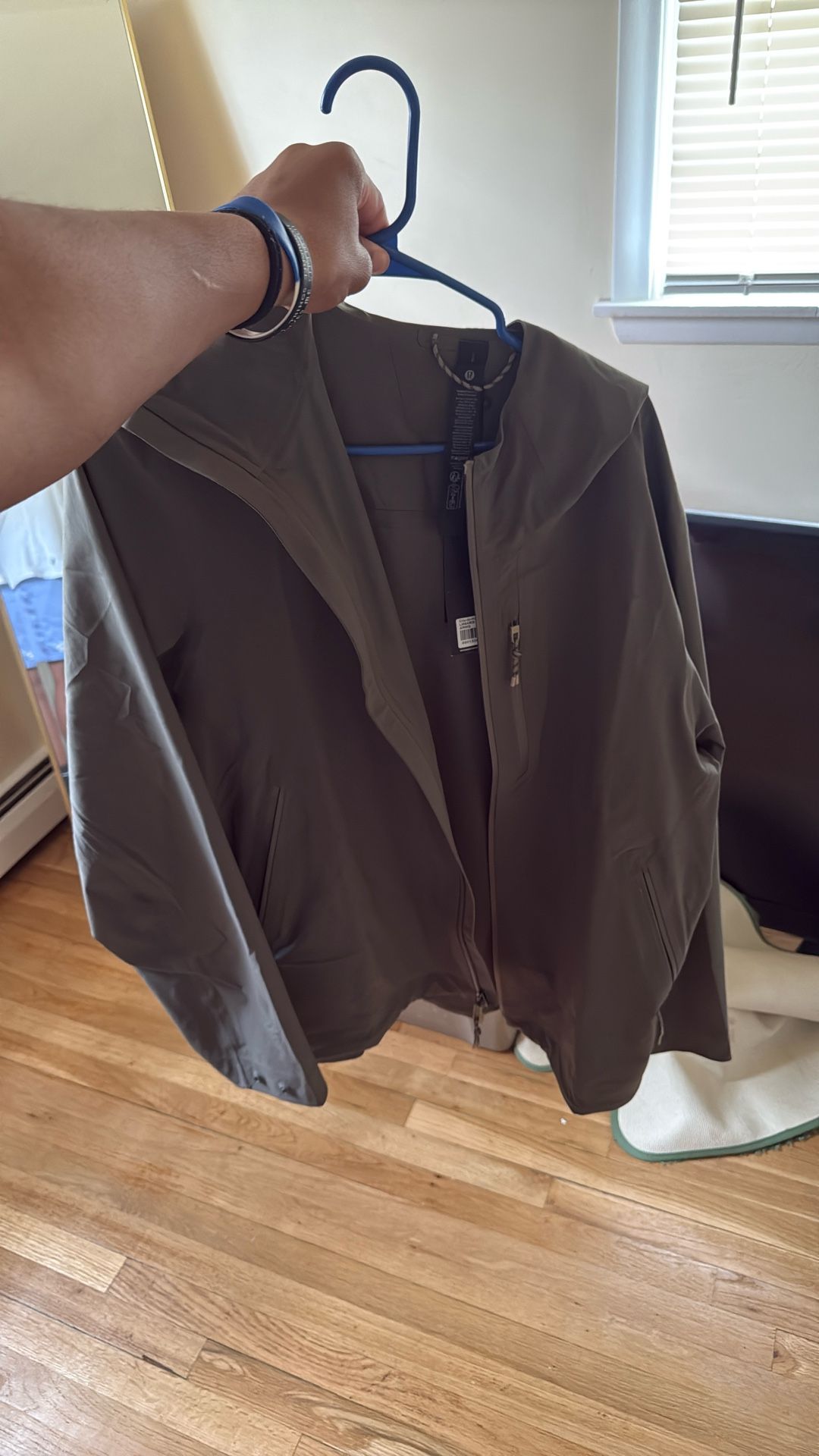 Lululemon City hike Jacket Size l