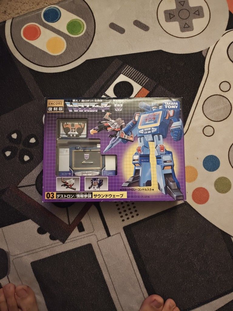 TRANSFORMERS Soundwave
