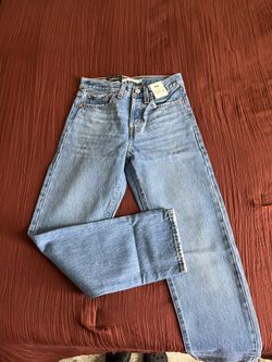 New Women’s Levi’s