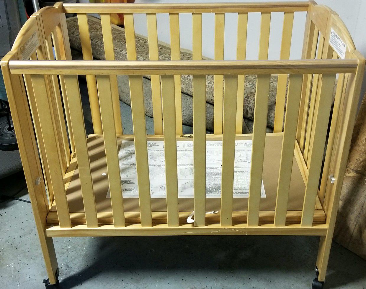 Full size Wood folding crib