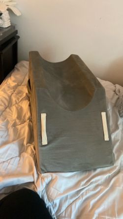 Leg elevation pillow
