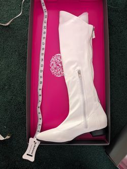 Stylish Vince Camuto Leather White Boots!