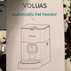 Pet feeder