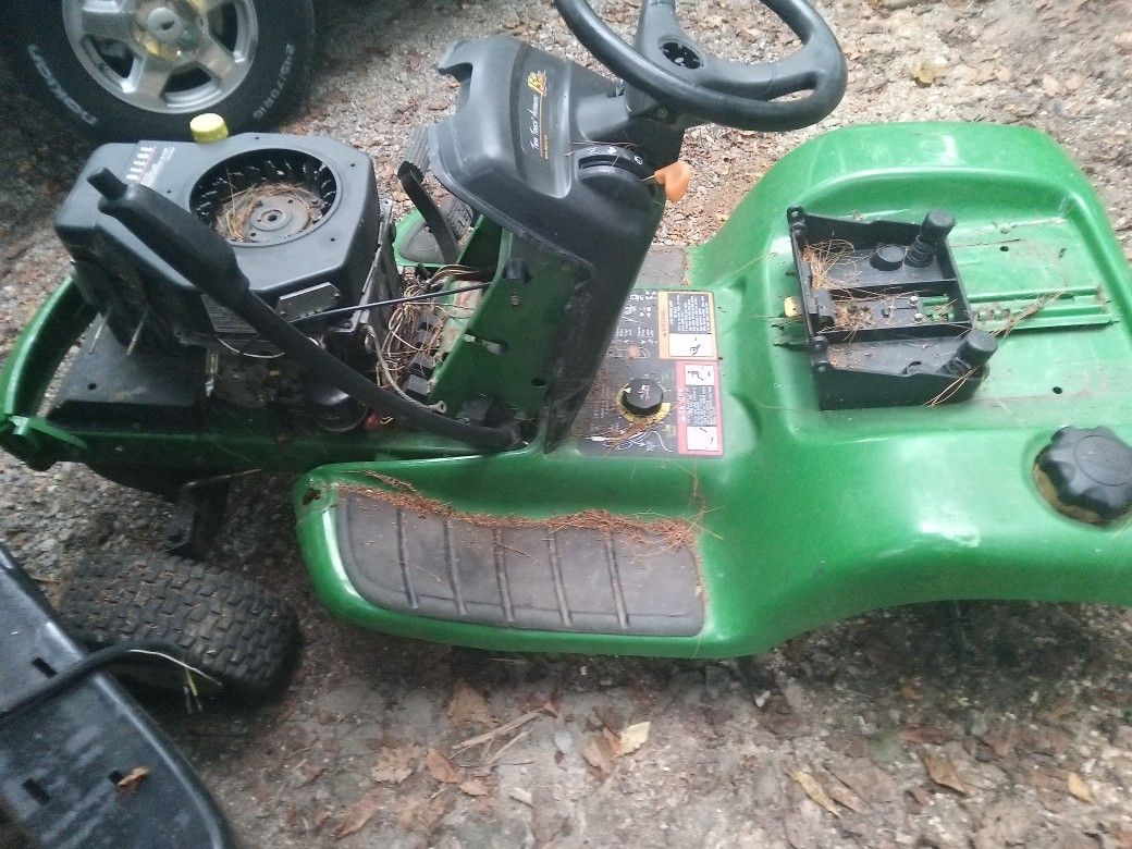 John Deere Parts Mower Lt155 Motor And Trans Good 75$
